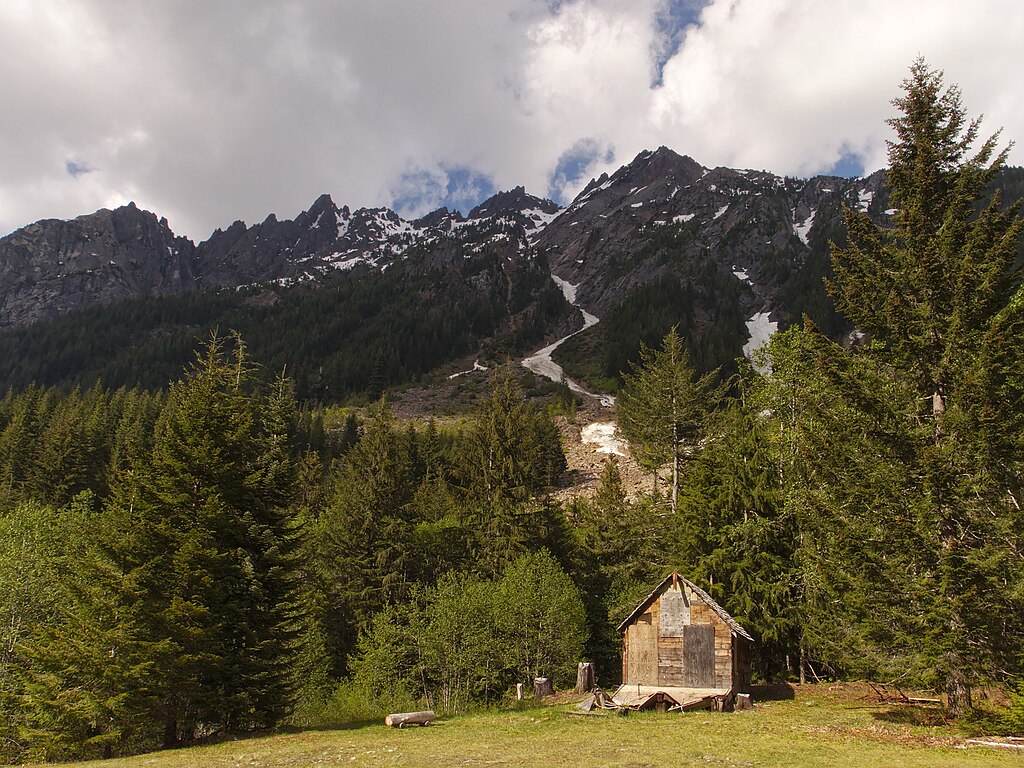 abandoned building with mountains in the background, one of the best abandoned places in Washington state