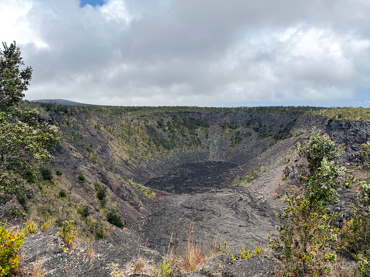 caledera viewpoint in Hawaii Volcanoes National Park
