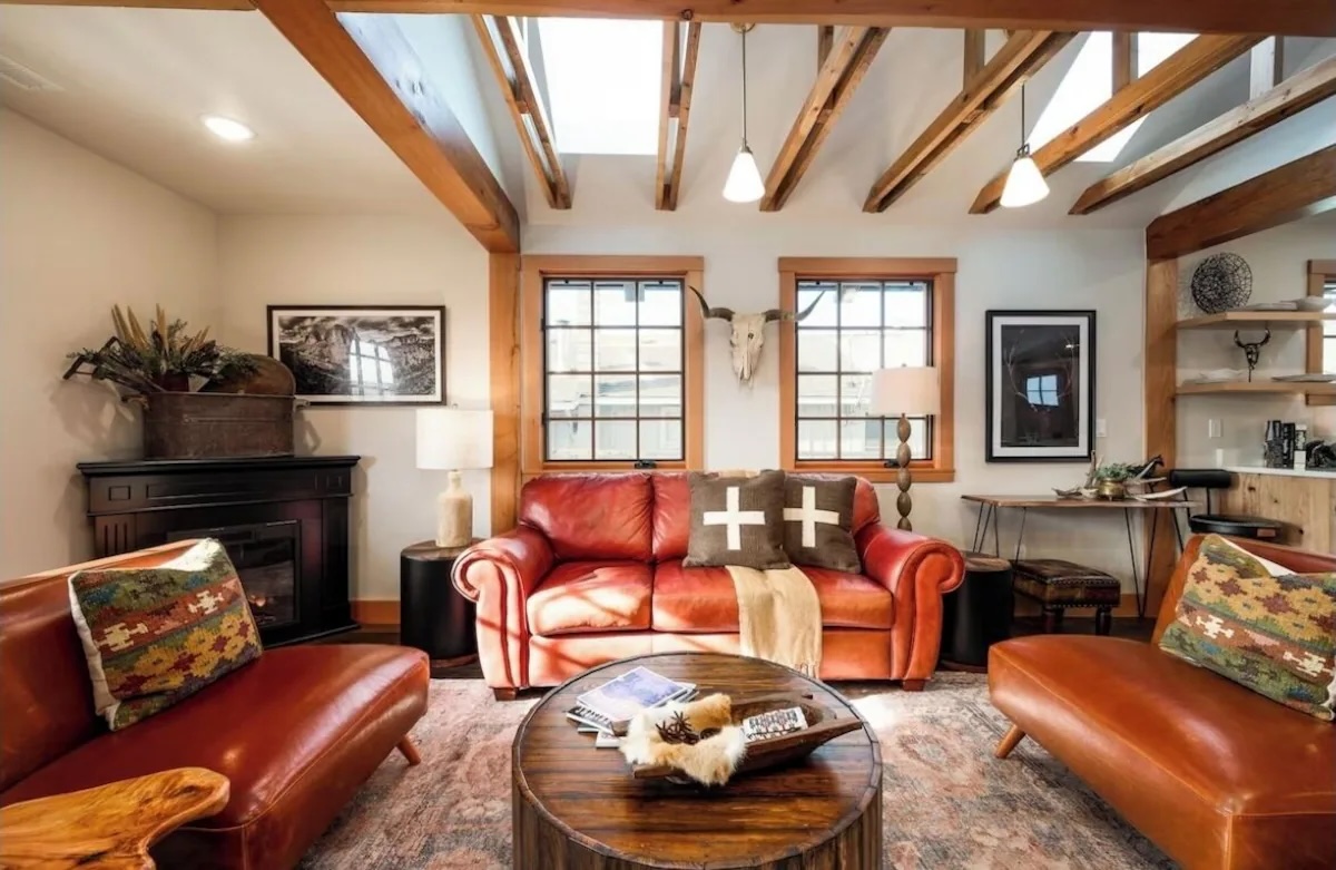 vacation rental in Bend trendy living room of a vacation rental in Bend