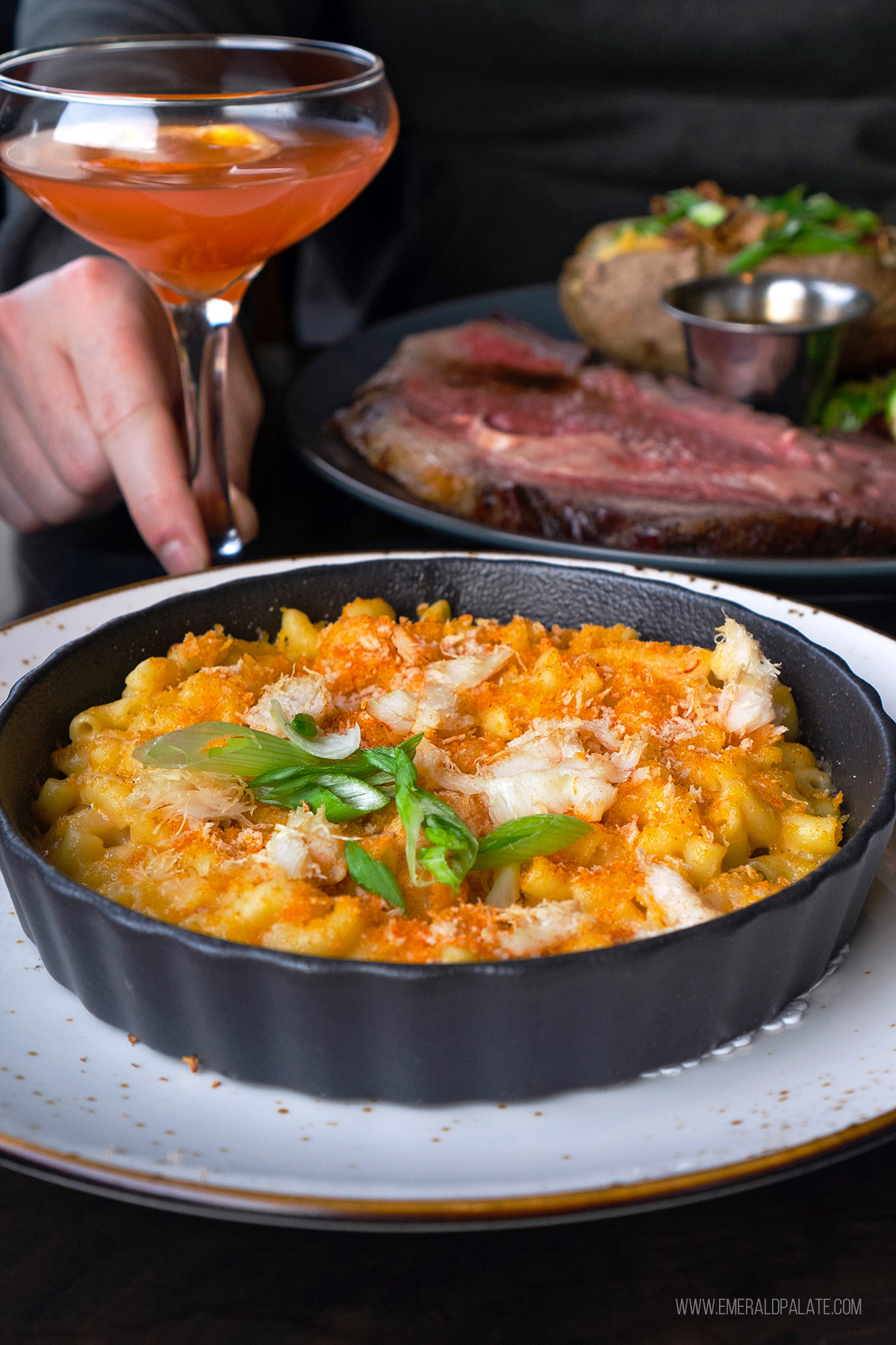 mac and cheese covered with Dungeness crab from a Mukilteo restaurant, one of the best restaurants to do in Snohomish County